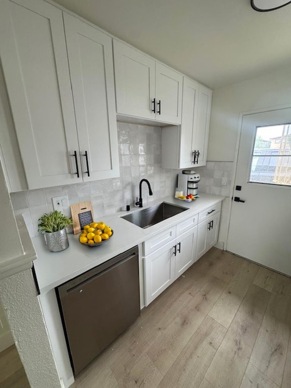 Foto del edificio - 9671 Maureen Dr