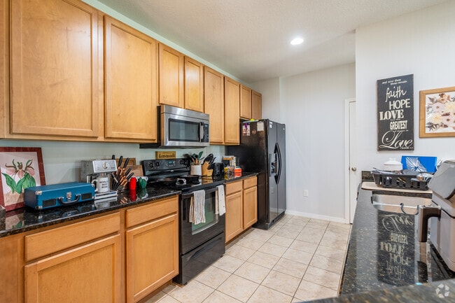 2BR, 2BA - 1200SF - Kitchen - Summerhill at Meadowcrest