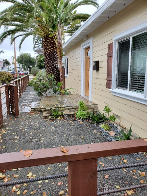 Building Photo - 421 N Ditmar St