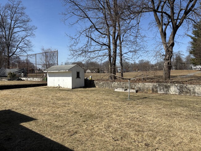 Building Photo - 11 Brierway Dr