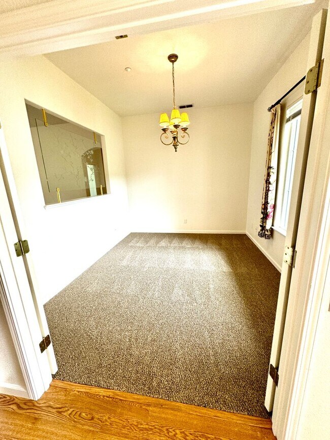 Foto del edificio - Adult 55+ Lovely Home in Springfield @ Whitney Oaks with a View