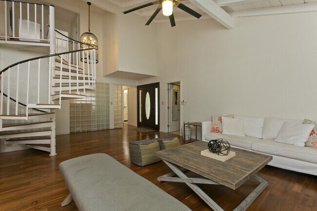 Building Photo - 6777 Hawaii Kai Dr
