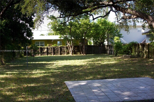 Building Photo - 2225 Taylor St