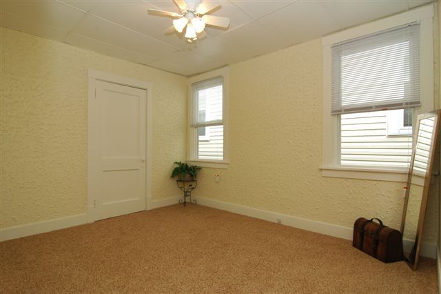 Dormitorio 1 - 436 Division Ave