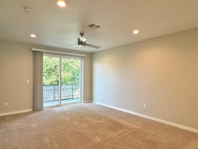 Foto del edificio - $4,190 / 4 BR - MODERN FREMONT TOWNHOME WITH JUNIOR SUITE, PRIVATE BALCONY & PRIME LOCATION!