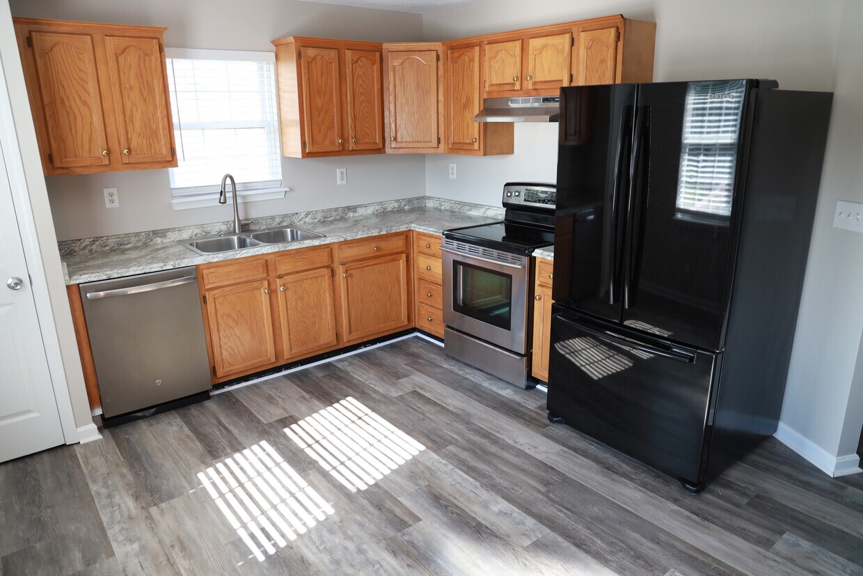 Primary Photo - 10504 Pebblestone Cir