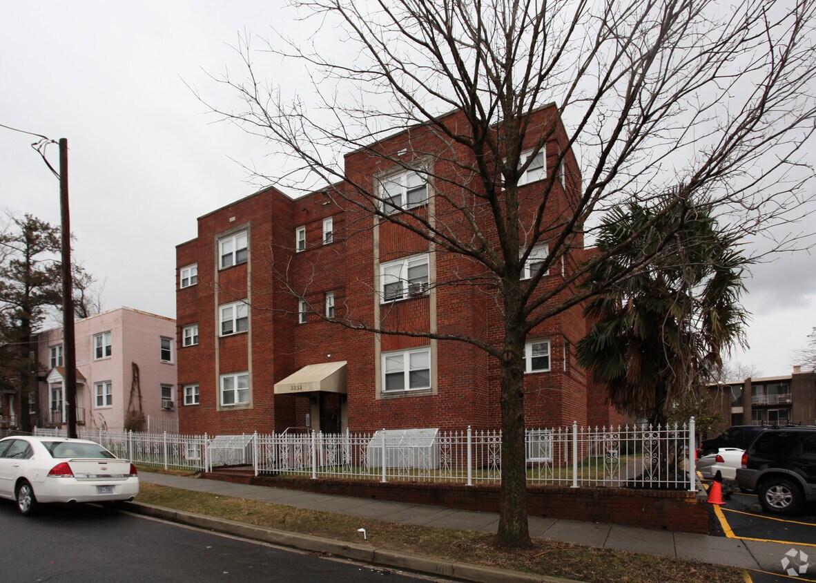 Foto del edificio - 3335 C St SE