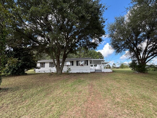 Building Photo - COUNTRY LIVING OVERLOOKING HORSE FARM