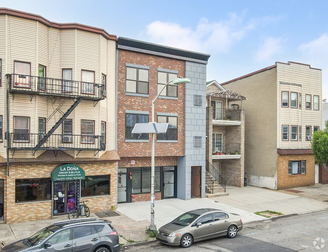 Building Photo - 439 Avenue C