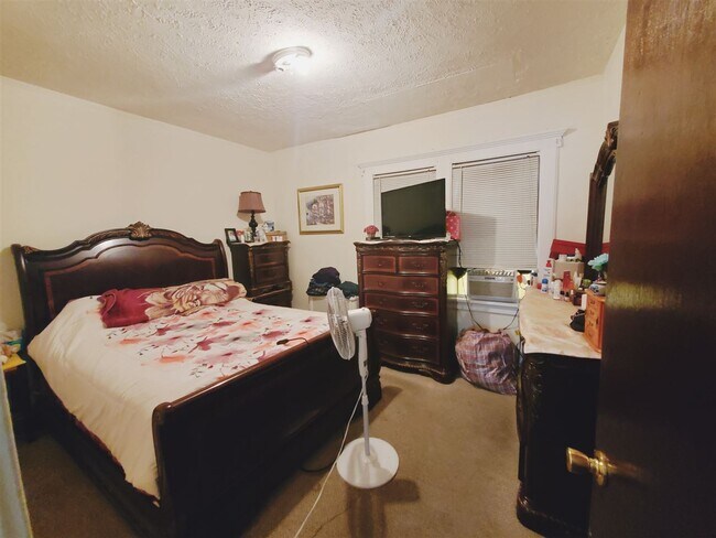 Building Photo - 456 E 32nd St