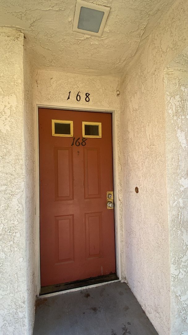 Foto del edificio - East Palmdale Condo/Gated Community w/ Pool and Spa