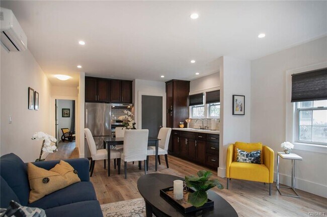 908 Victoria Ave - Cocina y comedor - 908 Victoria Ave