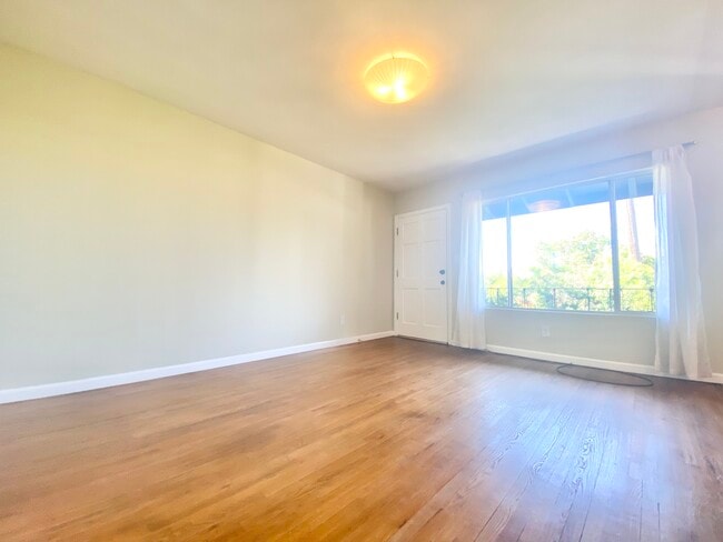 Building Photo - 3005 Normandie Ave. Los Angeles, CA 90007