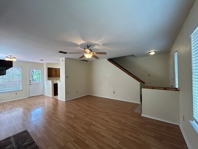 Foto del edificio - SPECIAL PRICE $1795/mo for 14-24 month lea...