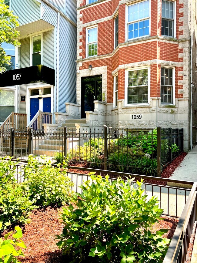 Building Landscaping shines during Spring/ Summer/Fall - 1059 W Cornelia Ave