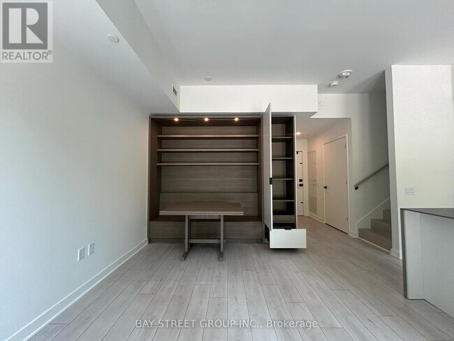 Building Photo - 55-TH55 Charles St E