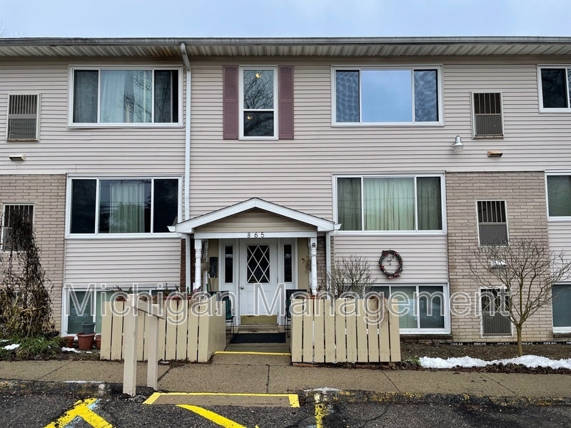 865 E Summit St, Milford Charter Township, MI 48381 House Rental in