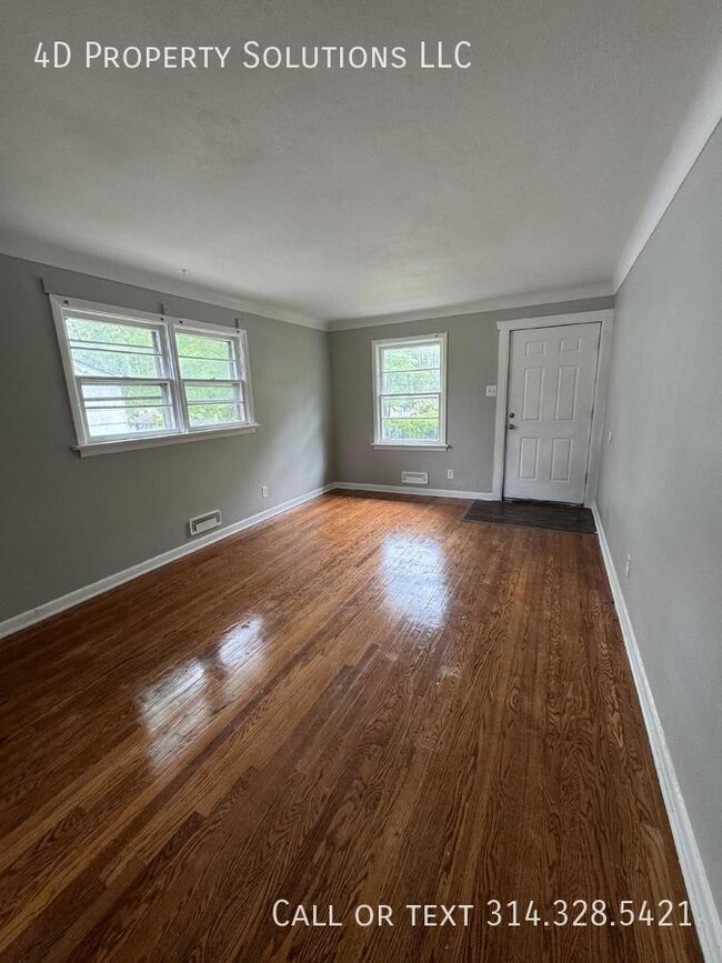 Building Photo - Move-In Ready! Lovely 3-BR Family Home in ...