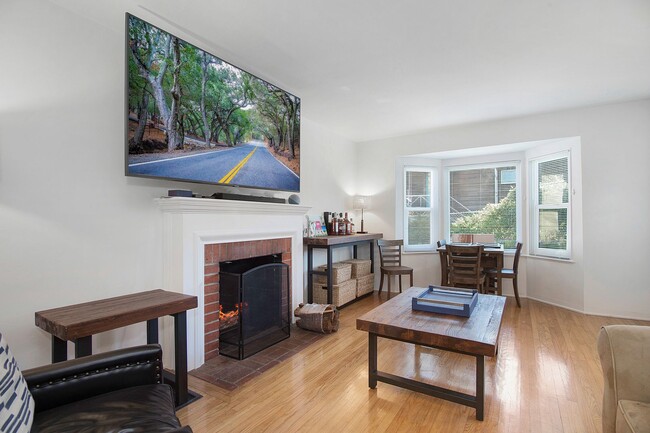 Building Photo - Comfortable 1 Bedroom Cottage Located in t...