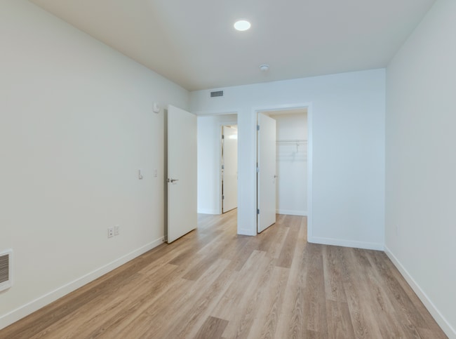 Interior Photo - 23 Broadway