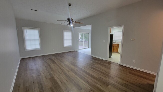 Foto del edificio - Welcome To An Adorable And Well-Maintained 3-Bedroom Home