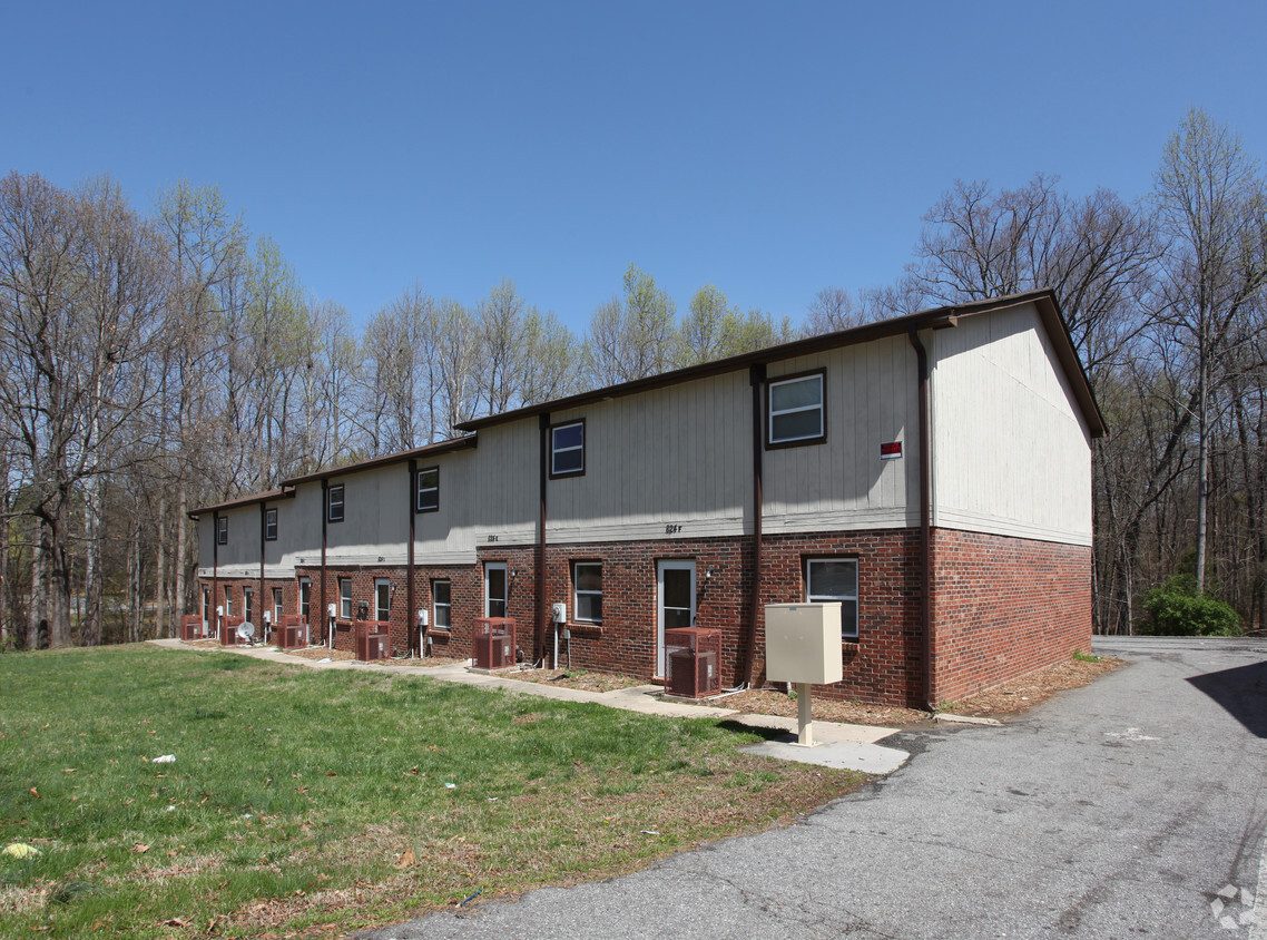 Primary Photo - 820-824 South Rd