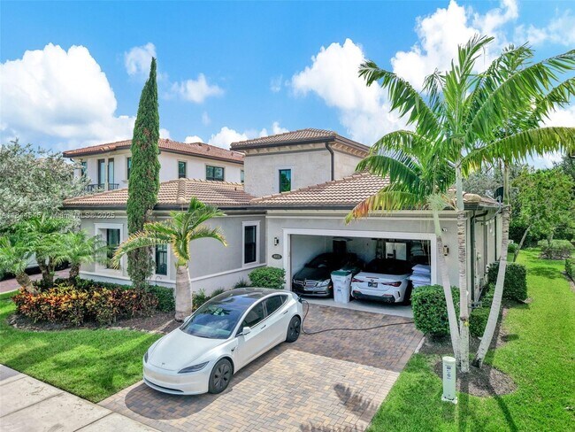 Building Photo - 8855 Watercrest Cir W