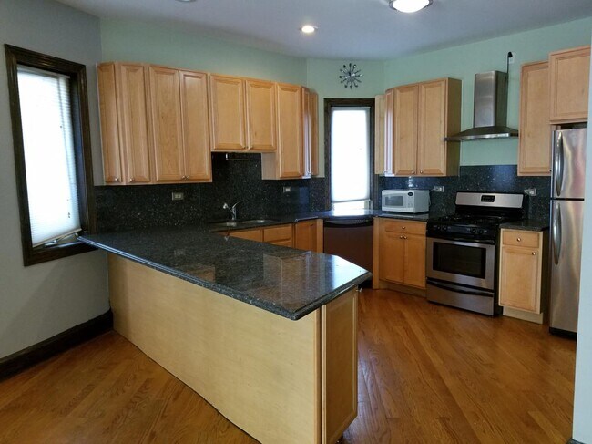 Building Photo - 2640 N Lawndale Ave