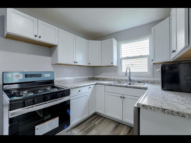 Building Photo - 3 Bedroom Single Family Home in Council Bl...