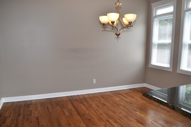 Foto del edificio - 2105 Herrick Ave