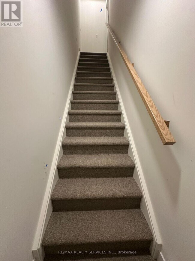 Building Photo - 16 Melbourne Ave