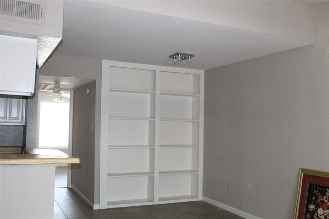 Building Photo - 6001 Reims Rd