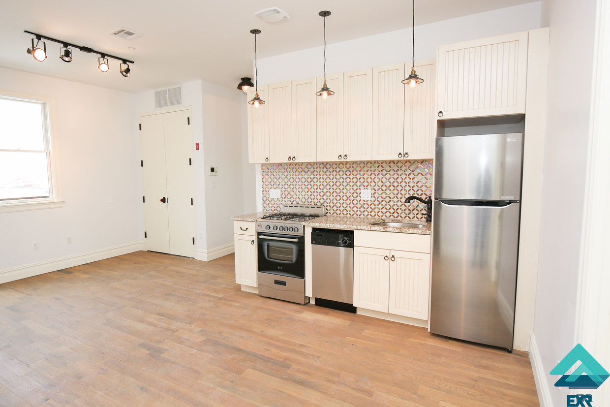 Foto principal - 1359 Myrtle Ave