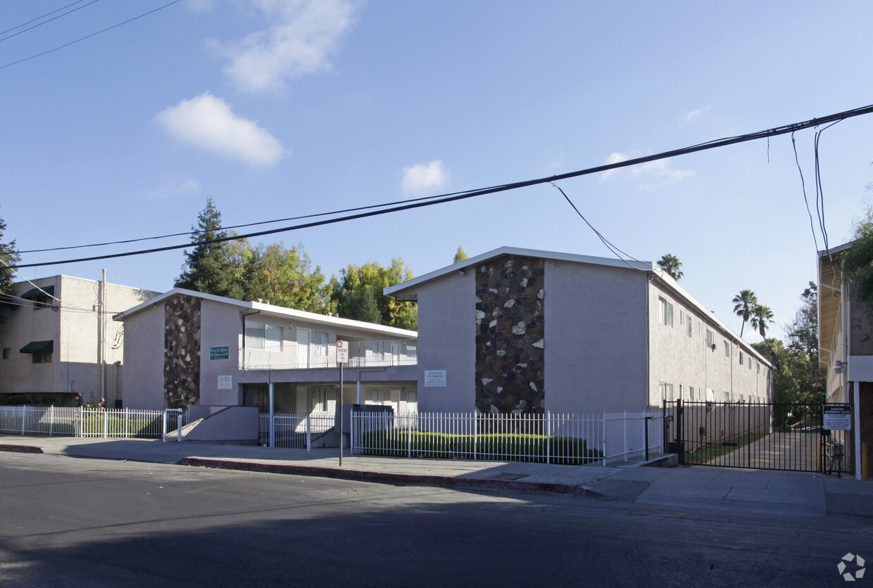 Primary Photo - Creekside Garden Apartments