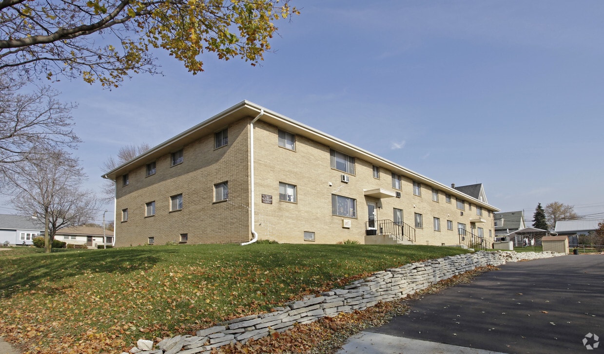 319323 W Bolivar St, Milwaukee, WI 53207 Apartments in Milwaukee, WI