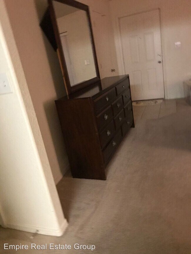 Foto del edificio - 2106-2118 E Arbors Ave
