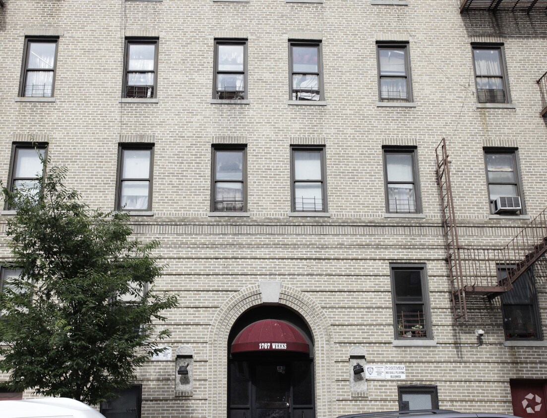 Foto del edificio - 1767 Weeks Ave