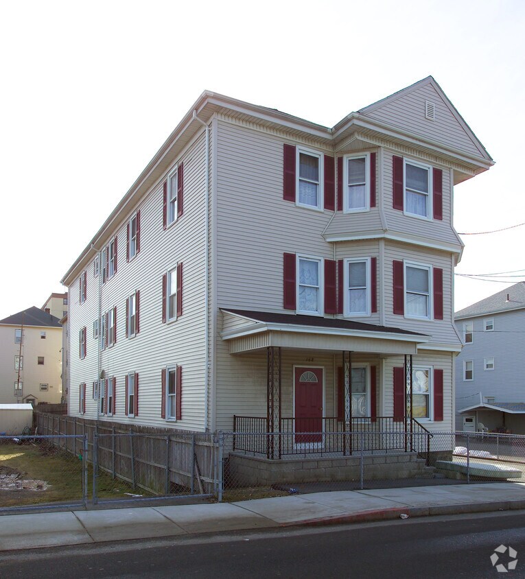 Building Photo - 168 Almond St