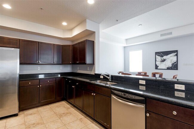 Foto del edificio - 636 Wells Ct