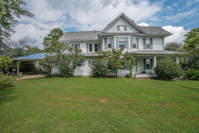 Building Photo - Greenback 37742 - 4 bedroom, 2 full bath &...