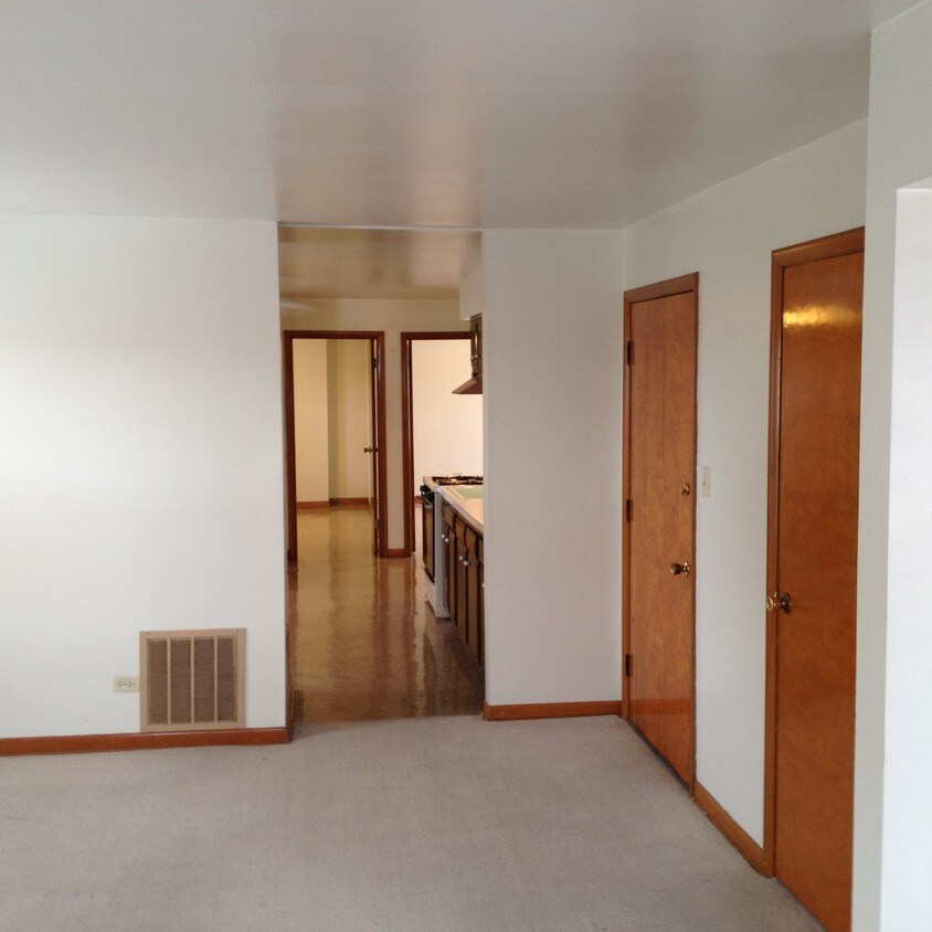 Primary Photo - 2347 S Oakley Ave