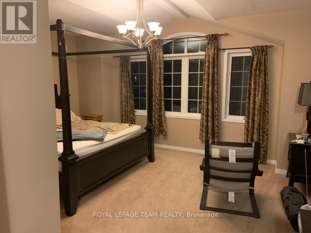 Building Photo - 115 Macara Crescent