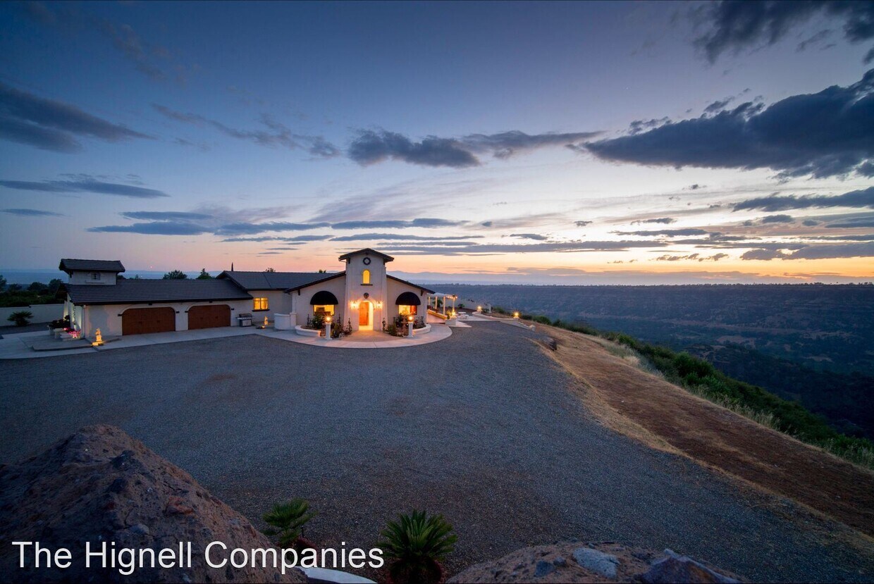 Foto principal - 3 br, 3 bath House - 4541 Skyway