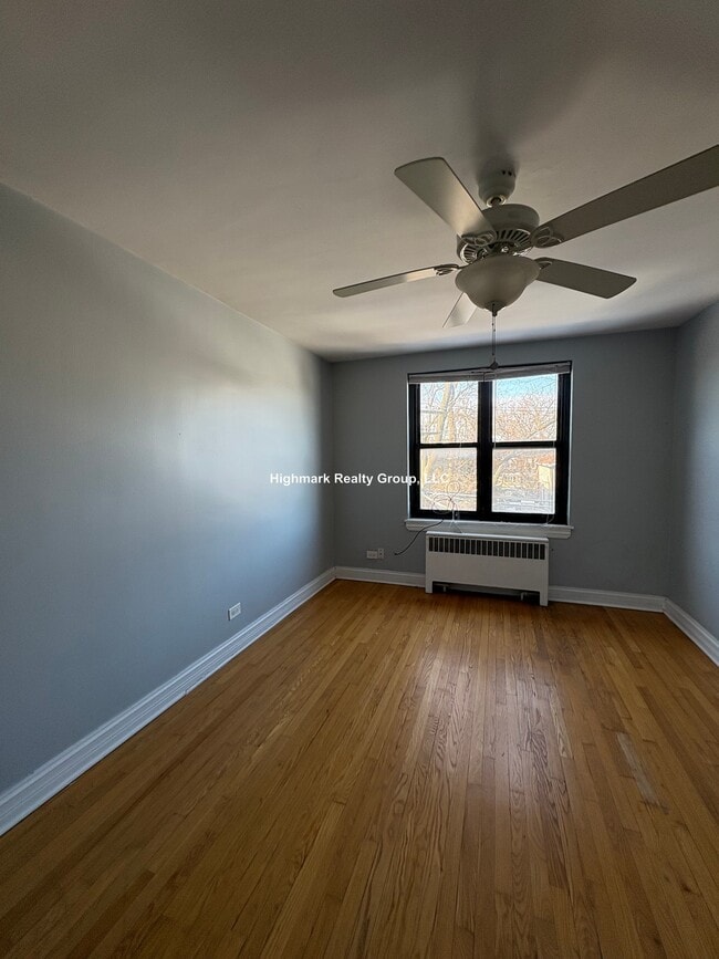 Building Photo - 7320 North Ridge Blvd. Unit 3W