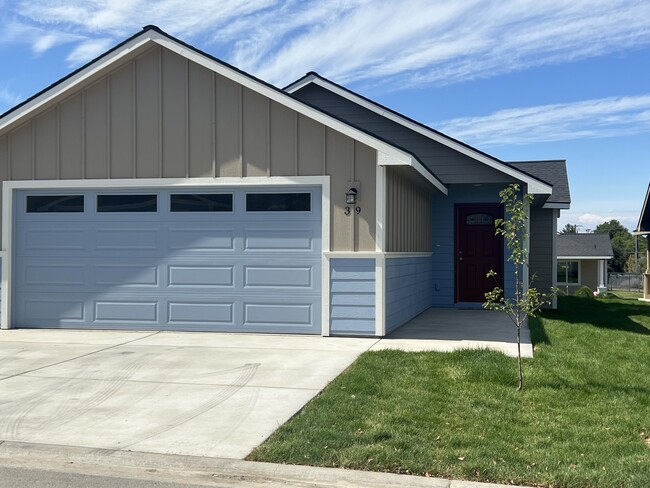 Building Photo - 123 9th Ave