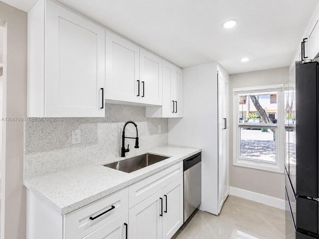 Foto del edificio - 14124 Kendale Lakes Cir
