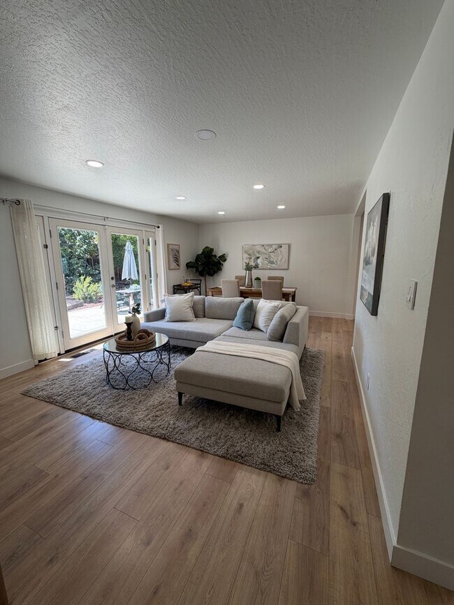 Building Photo - 1139 Lovell Ct