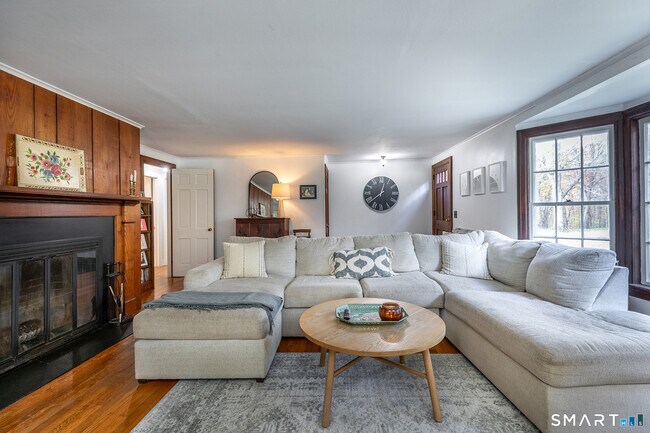 Foto del edificio - 255 Woodbury Rd