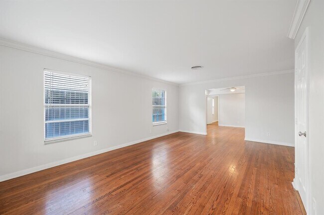 Building Photo - 2111 Sheridan St