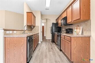Building Photo - 6711 Bayberry Dr